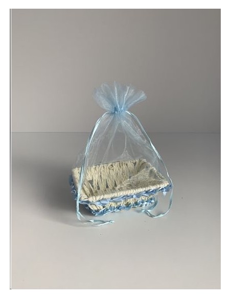CESTA CON ORGANZA CELESTE 16X12X5.5CM