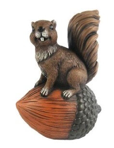 FIGURA DECORACION ARDILLA SOBRE BELLOTA M